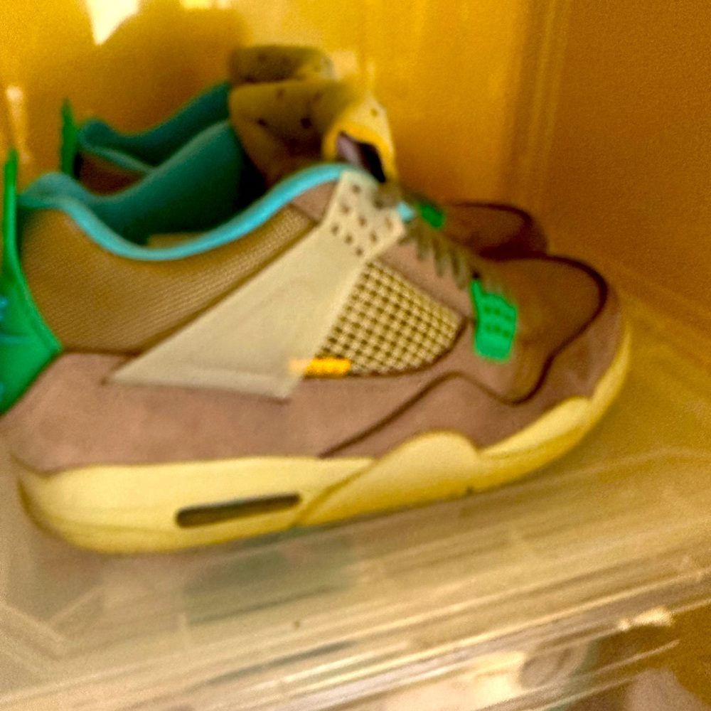 Jordan 4 Union taupe haze